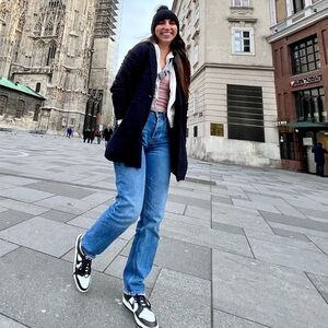 Meet your Posher, Roebie